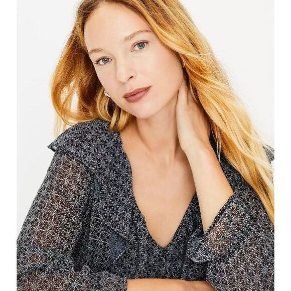 Loft -588 NWT Geo V-Neck Ruffle Blouse Navy Extra Small - Picture 5 of 6